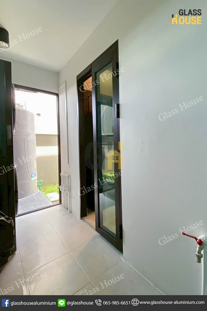 ประตู PC Door, pc door, บานเลื่อน, บานเลื่อนสวิง, ประตูบานพับ, ประตูบานเปิด, กั้นห้อง, กั้นแอร์, กั้นห้องกระจก, กั้นห้องอลูมิเนียม, ประตูบานเลื่อนซ้อน