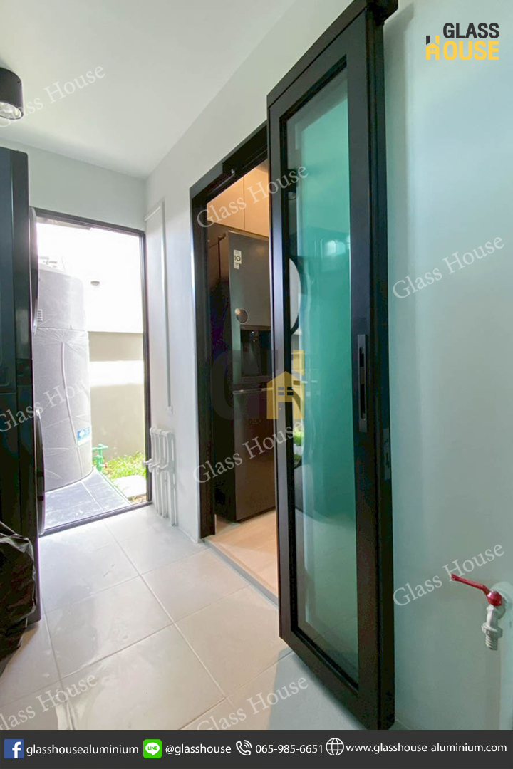 ประตู PC Door, pc door, บานเลื่อน, บานเลื่อนสวิง, ประตูบานพับ, ประตูบานเปิด, กั้นห้อง, กั้นแอร์, กั้นห้องกระจก, กั้นห้องอลูมิเนียม, ประตูบานเลื่อนซ้อน