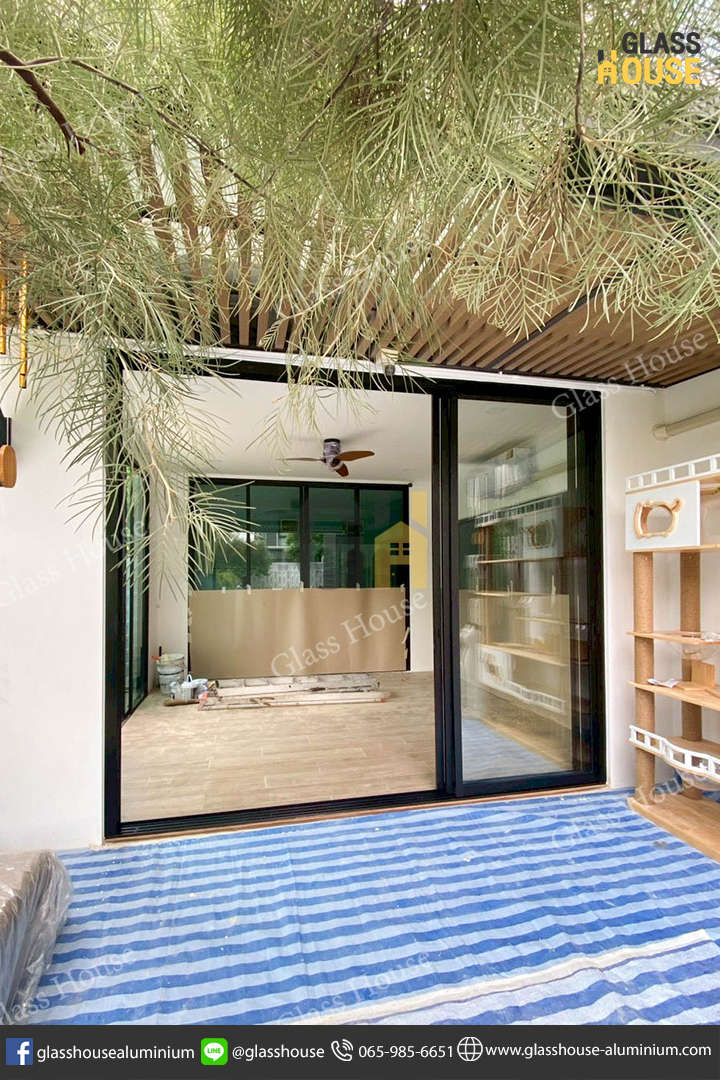 บานเลื่อน, ประตูบานเลื่อน, บานเลื่อนพรีเมี่ยม, บานเลื่อนชุดพรีเมี่ยม, ประตูบานเลื่อนซ้อน, บานเลื่อนลายไม้, ประตูกั้นห้อง, กั้นห้องกระจก, กระจกกั้นห้อง, ประตูกระจก, ประตูอลูมิเนียม, กั้นห้อง, กั้นแอร์