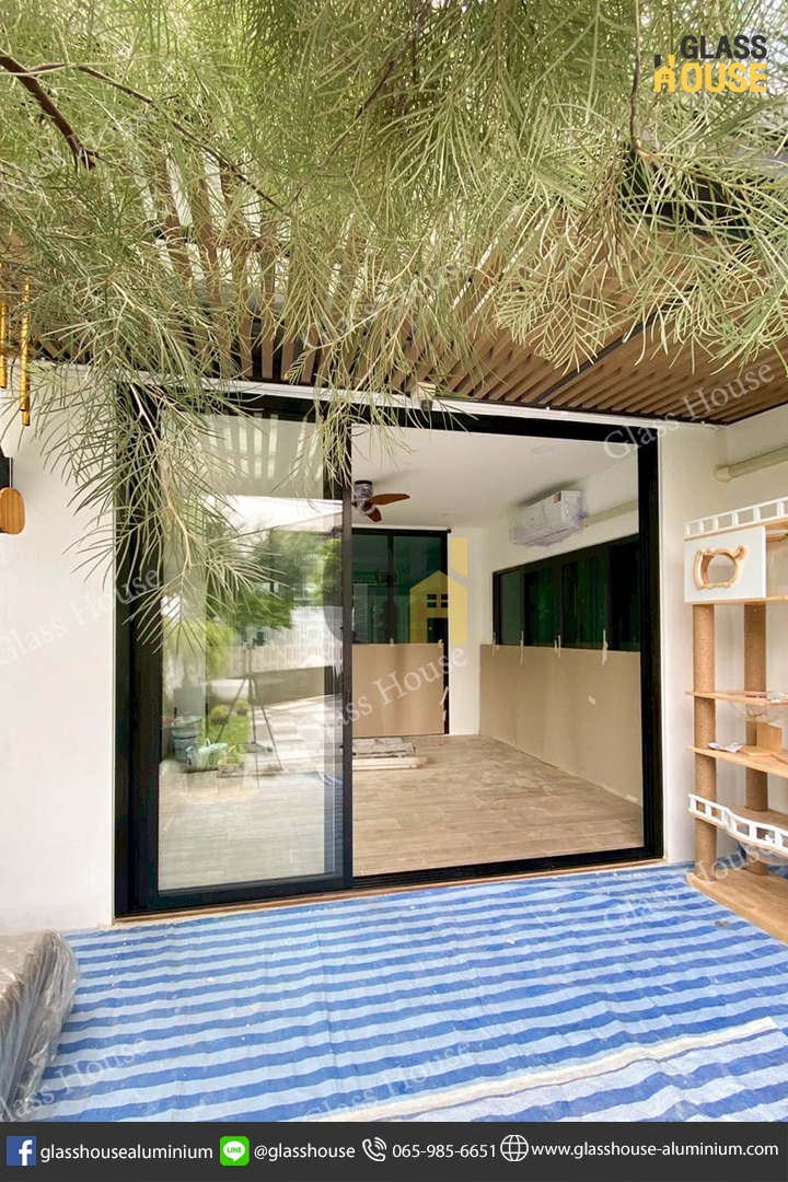 บานเลื่อน, ประตูบานเลื่อน, บานเลื่อนพรีเมี่ยม, บานเลื่อนชุดพรีเมี่ยม, ประตูบานเลื่อนซ้อน, บานเลื่อนลายไม้, ประตูกั้นห้อง, กั้นห้องกระจก, กระจกกั้นห้อง, ประตูกระจก, ประตูอลูมิเนียม, กั้นห้อง, กั้นแอร์