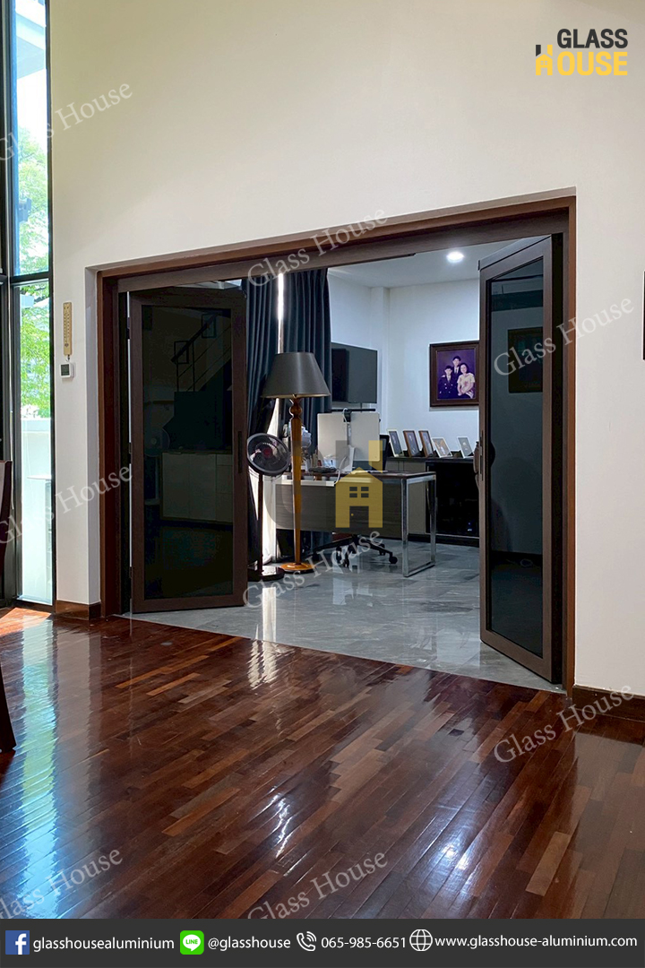 ประตู PC Door, pc door, บานเลื่อน, บานเลื่อนสวิง, ประตูบานพับ, ประตูบานเปิด, กั้นห้อง, กั้นแอร์, กั้นห้องกระจก, กั้นห้องอลูมิเนียม, ประตูบานเลื่อนซ้อน, ประตู 2 in 1, บาน 2 in 1