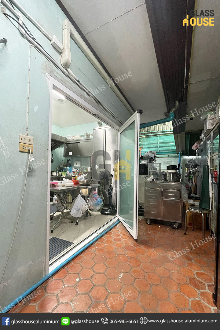 ประตู PC Door, pc door, บานเลื่อน, บานเลื่อนสวิง, ประตูบานพับ, ประตูบานเปิด, กั้นห้อง, กั้นแอร์, กั้นห้องกระจก, กั้นห้องอลูมิเนียม, ประตูบานเลื่อนซ้อน, ประตู 2 in 1, บาน 2 in 1