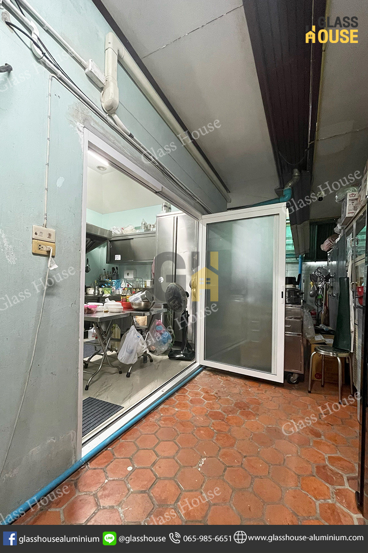 ประตู PC Door, pc door, บานเลื่อน, บานเลื่อนสวิง, ประตูบานพับ, ประตูบานเปิด, กั้นห้อง, กั้นแอร์, กั้นห้องกระจก, กั้นห้องอลูมิเนียม, ประตูบานเลื่อนซ้อน, ประตู 2 in 1, บาน 2 in 1